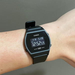 Дамски часовник Casio LW-204-1BEF